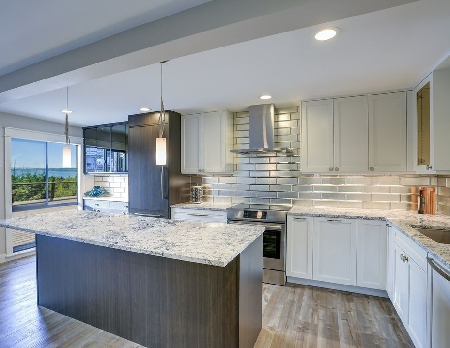 A kitchen renovated by RRR Remodeling's General Contracting Services.